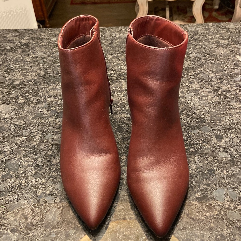 Banana Republic Heel Bootie/ boots, size -8, clean and Excellent Condition.